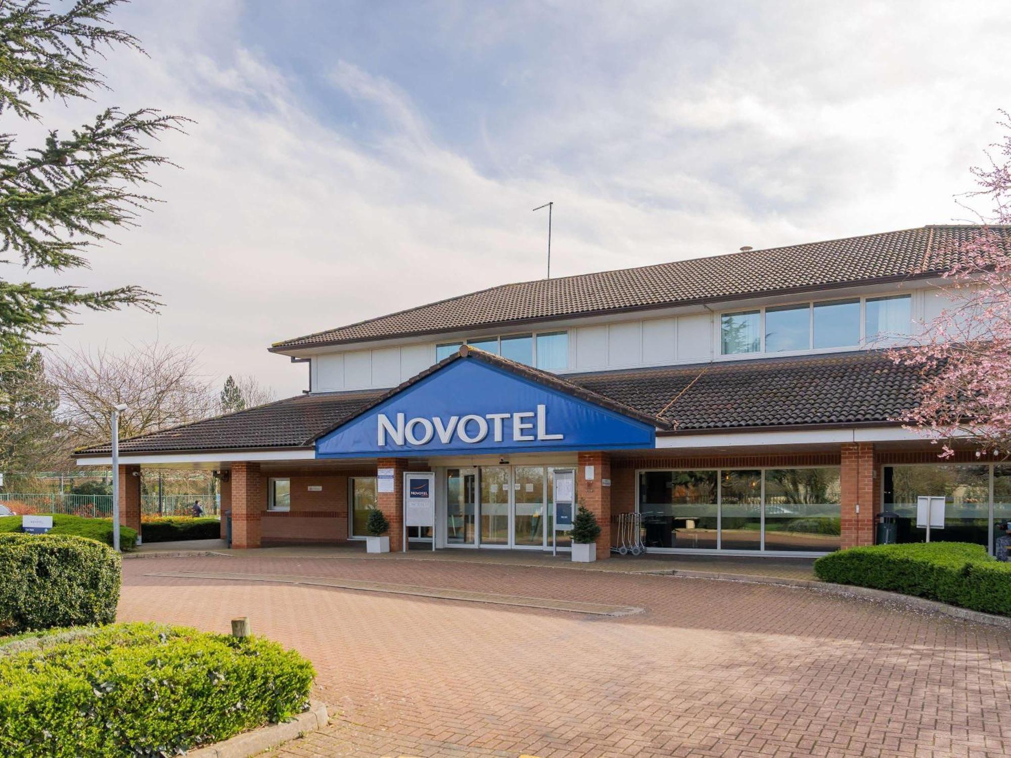 Novotel Милтън Кейнс Екстериор снимка