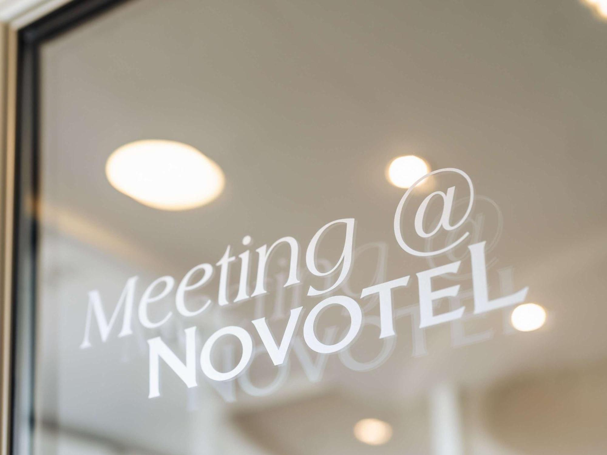 Novotel Милтън Кейнс Екстериор снимка