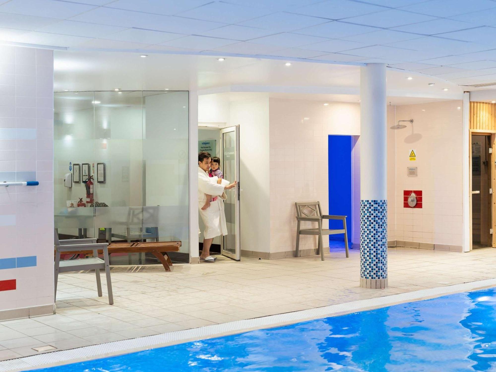 Novotel Милтън Кейнс Екстериор снимка