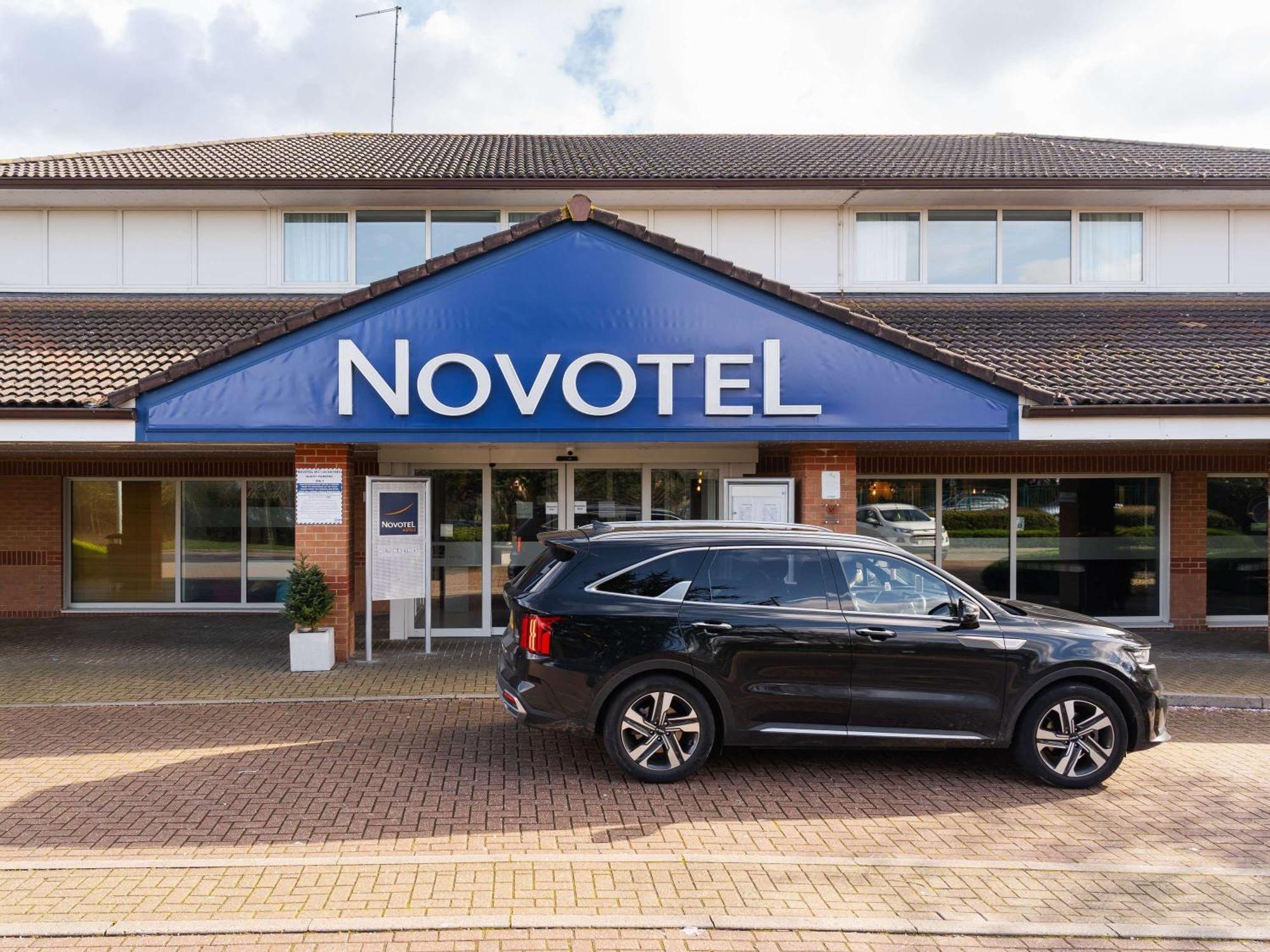 Novotel Милтън Кейнс Екстериор снимка