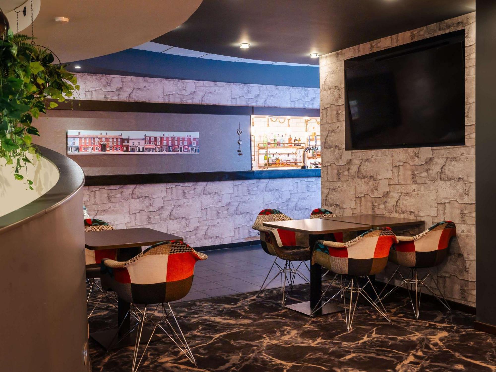 Novotel Милтън Кейнс Екстериор снимка