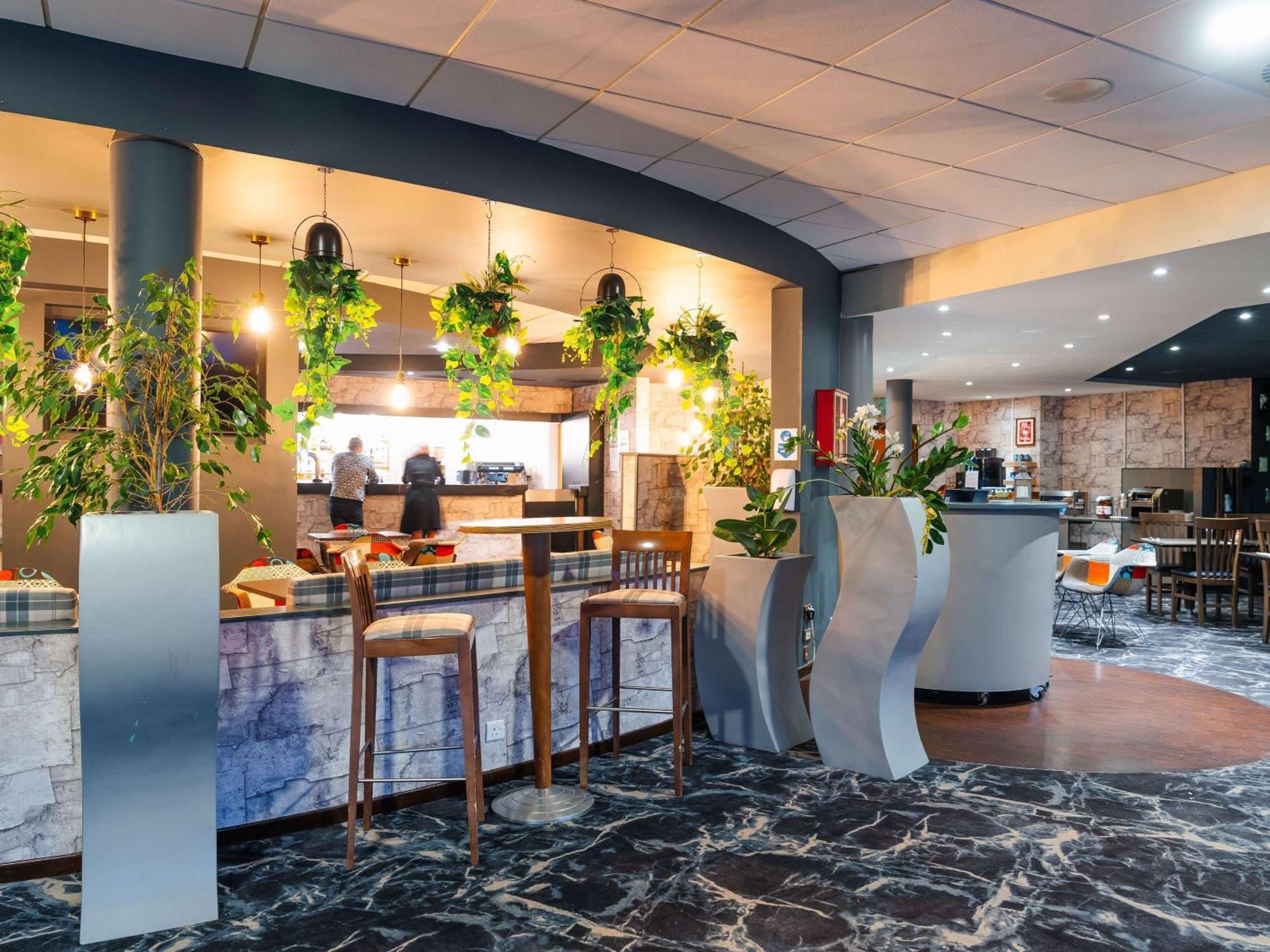Novotel Милтън Кейнс Екстериор снимка