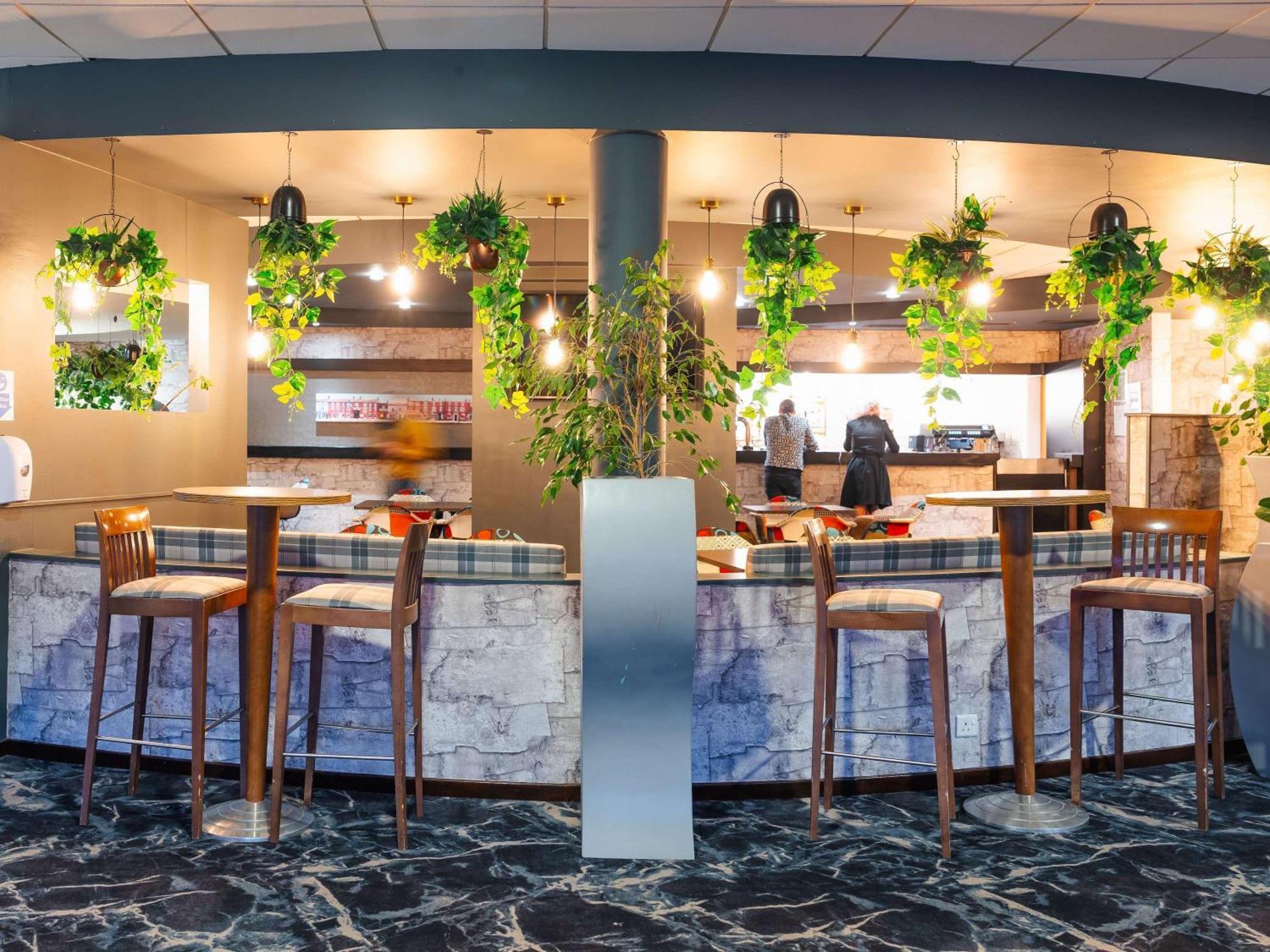Novotel Милтън Кейнс Екстериор снимка